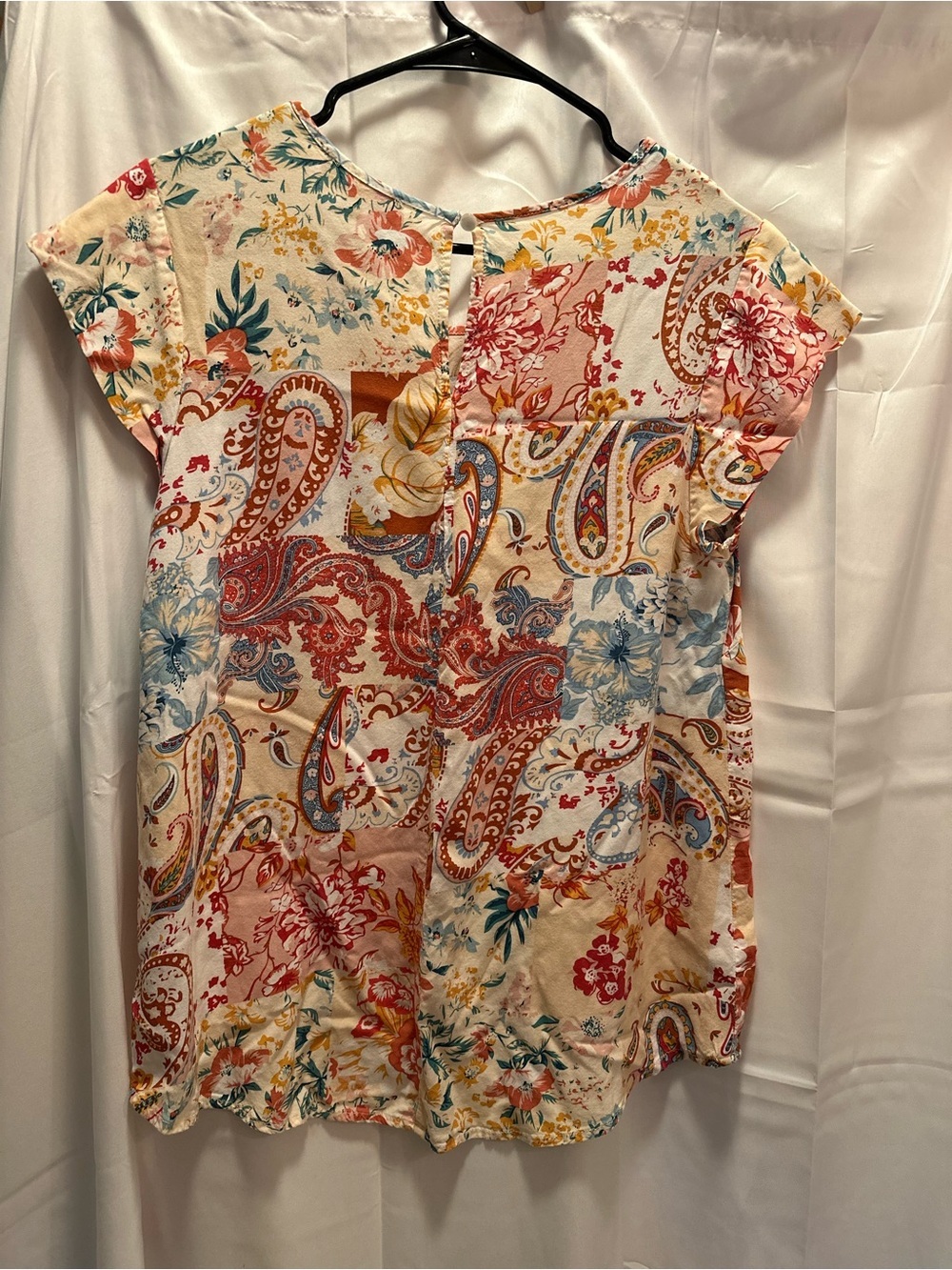 Women’s Paisley Floral Short-Sleeve Blouse in Cream and Red - Picture 3 of 3